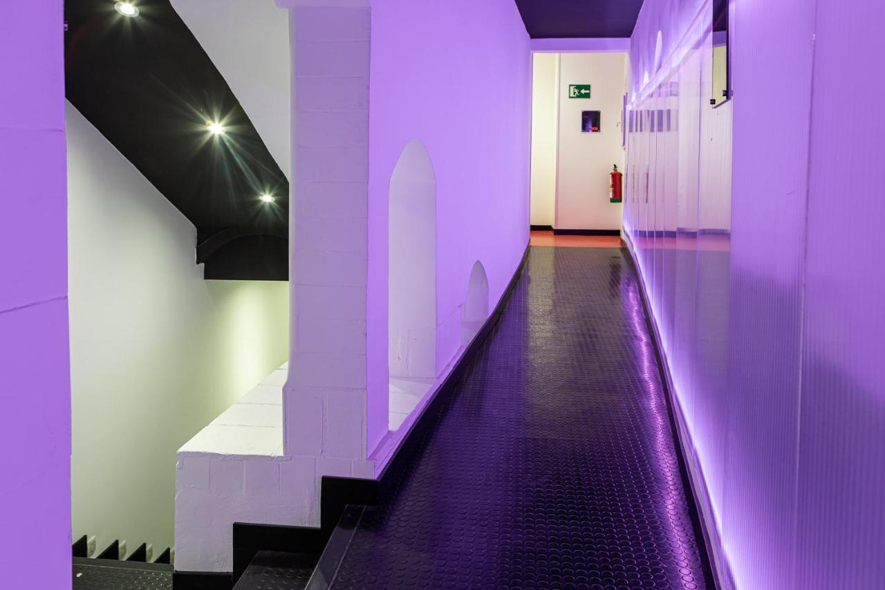 Art Seven Hostel Capsules Madrid Exteriör bild