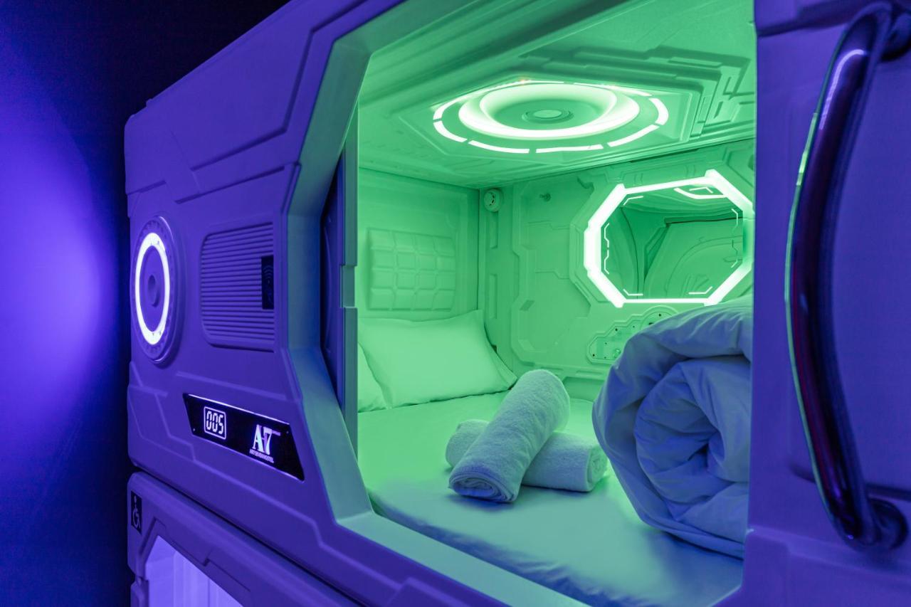 Art Seven Hostel Capsules Madrid Exteriör bild