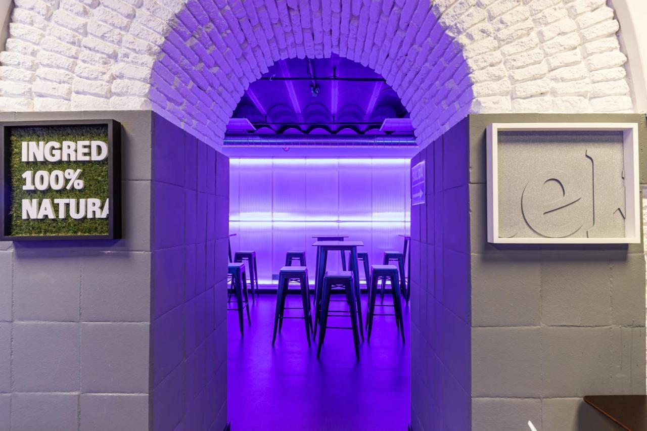 Art Seven Hostel Capsules Madrid Exteriör bild