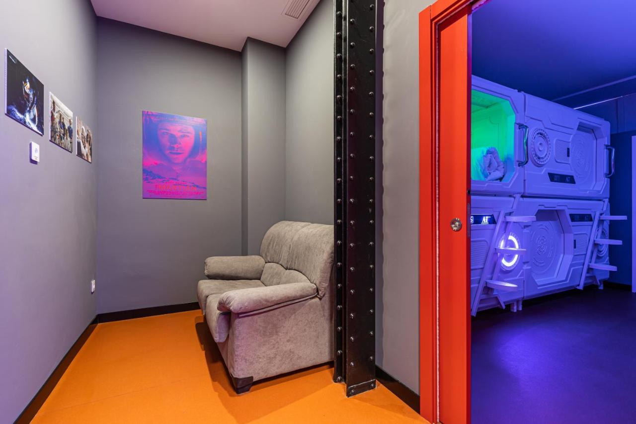 Art Seven Hostel Capsules Madrid Exteriör bild