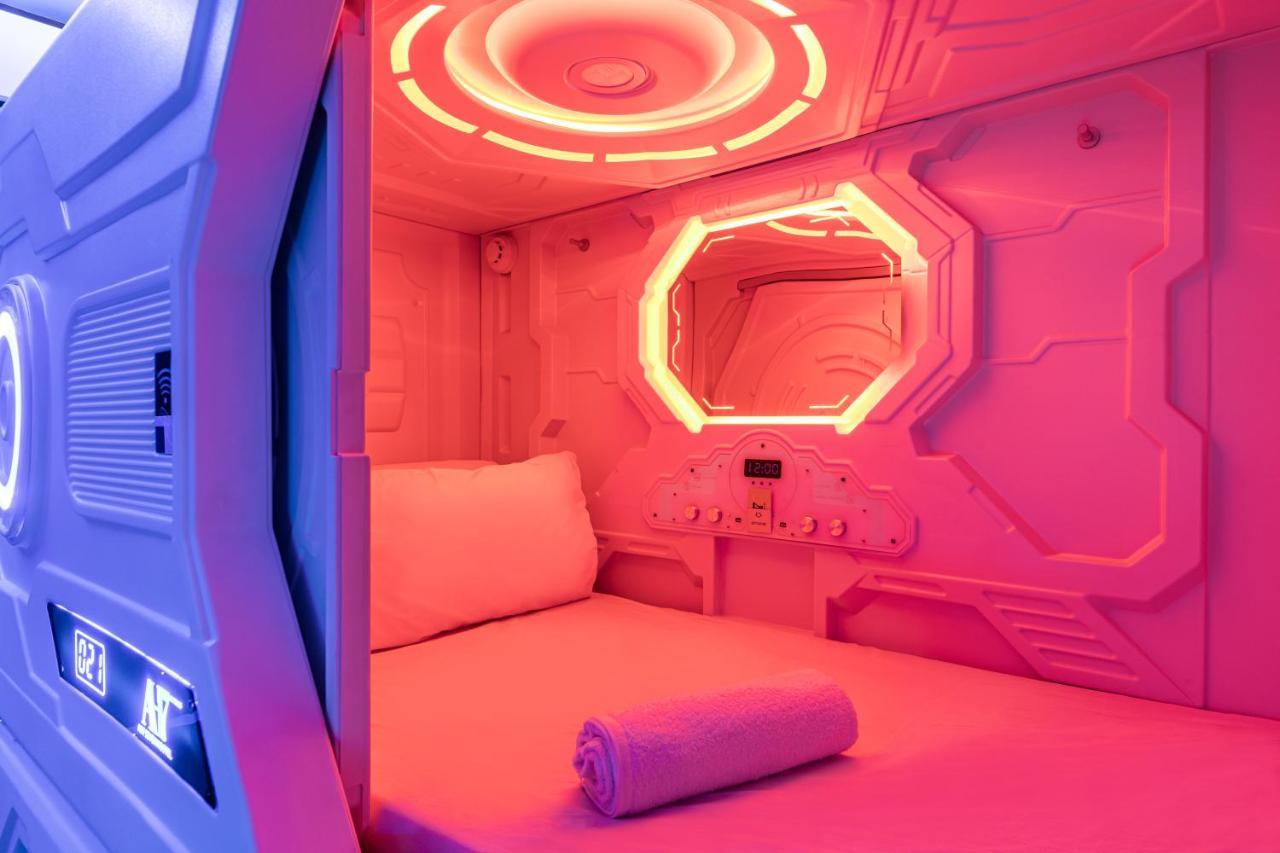 Art Seven Hostel Capsules Madrid Exteriör bild