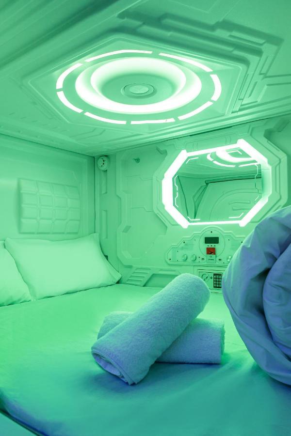 Art Seven Hostel Capsules Madrid Exteriör bild