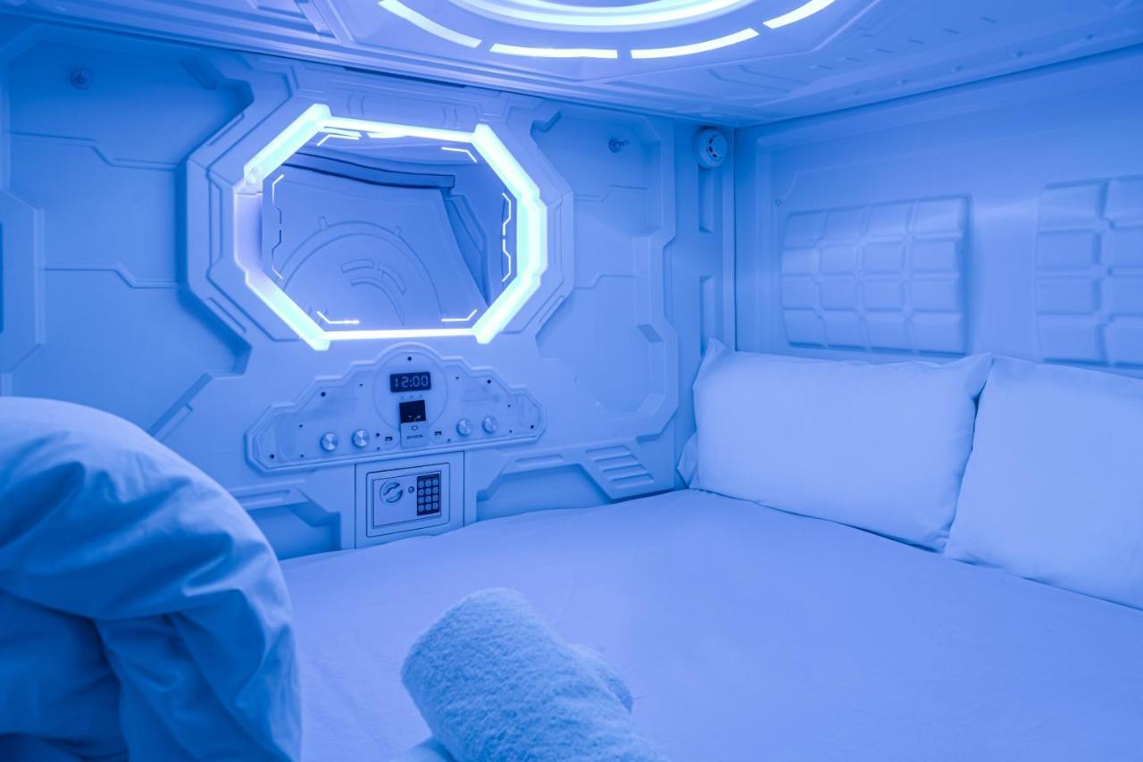 Art Seven Hostel Capsules Madrid Exteriör bild