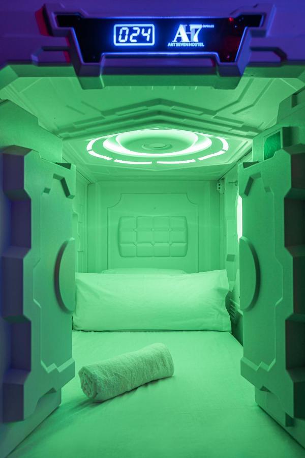 Art Seven Hostel Capsules Madrid Exteriör bild