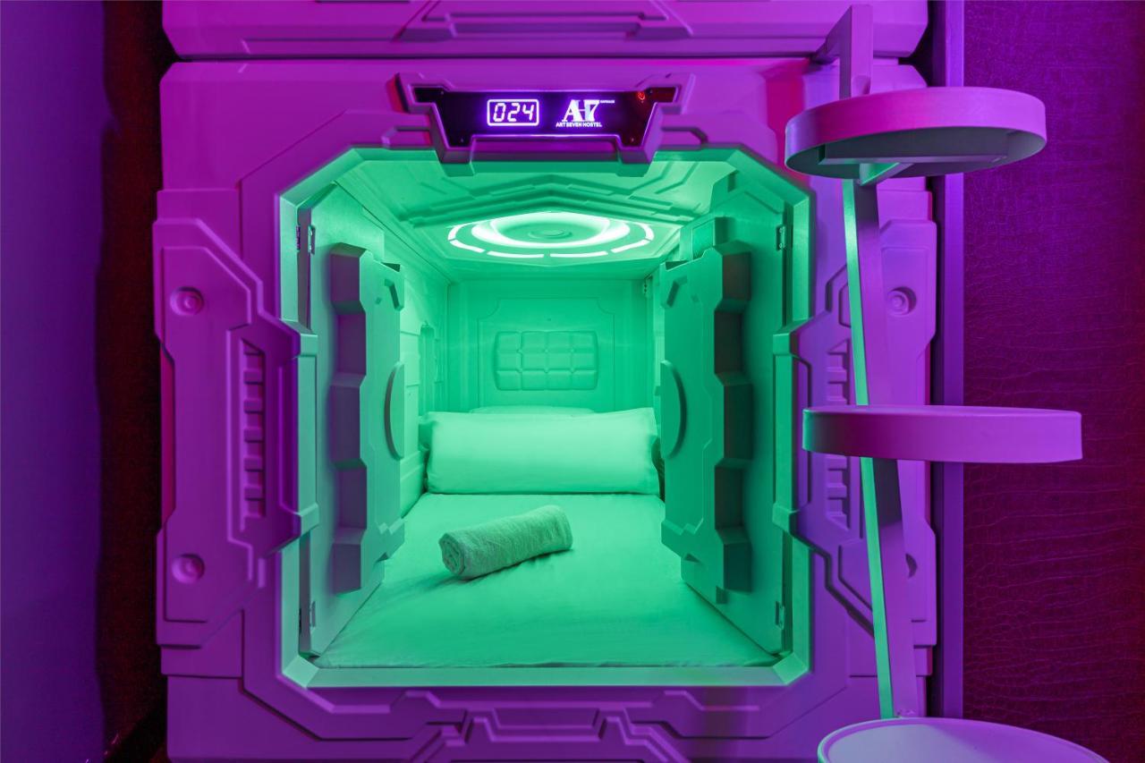 Art Seven Hostel Capsules Madrid Exteriör bild