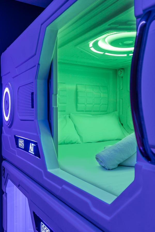 Art Seven Hostel Capsules Madrid Exteriör bild